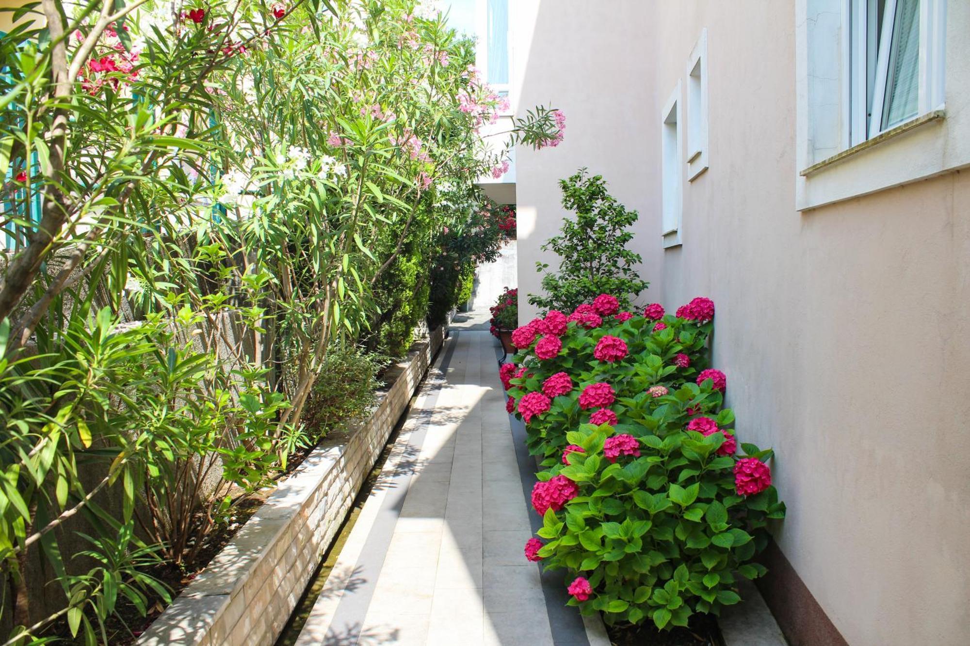Sun Village Aparthotel Herceg Novi Bilik gambar