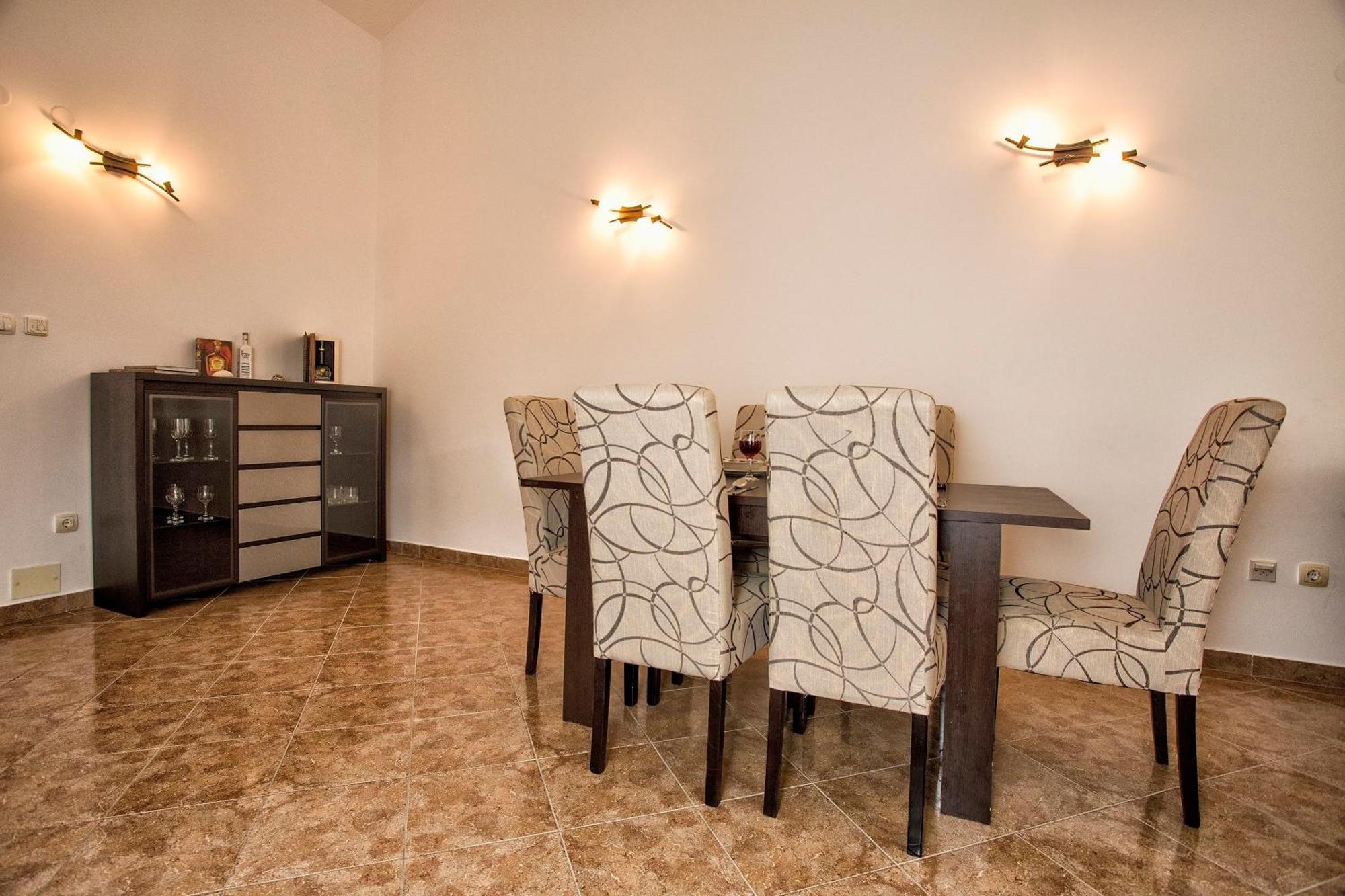 Sun Village Aparthotel Herceg Novi Bilik gambar
